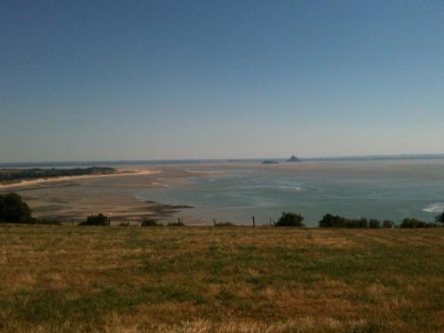 MONT ST MICHEL ET LA PETITE CARAVANE DE SOPHIE