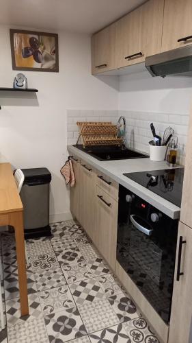 virtuve, Appartement individuel en maison in Beaumont-sur-Oise