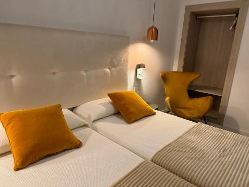 Apartamentos Poniente Playa - image 12