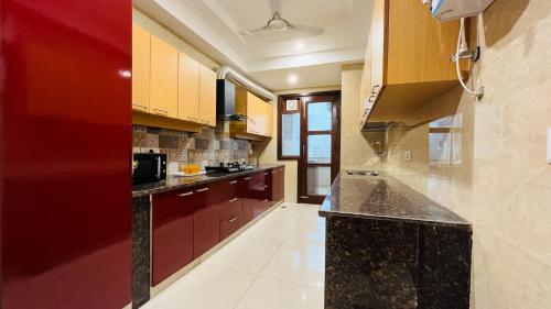 BluO 3BHK Golf Course Road - Balcony Lift Parking - image 5