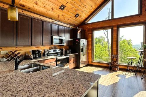 MtView close to Pkwy SLPS 10 3Bd-3Ba Game Room in Gatlinburg, USA