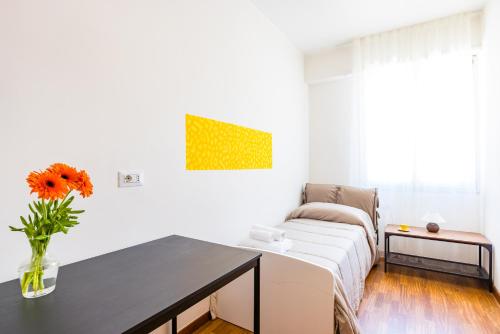 Small Single Room image 7