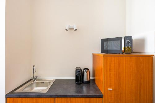 Small Single Room image 6