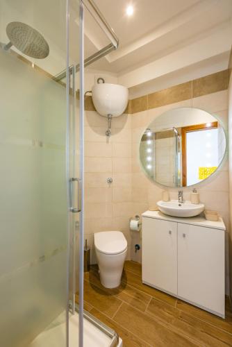 Small Single Room image 3