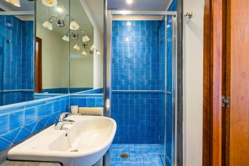 Triple Room with Sea View image 3