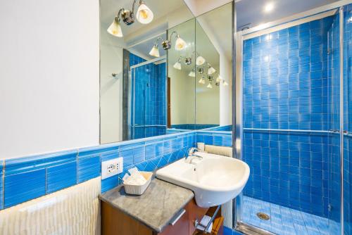 Triple Room with Sea View image 8