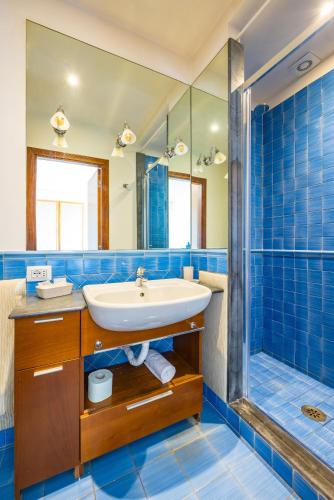 Triple Room with Sea View image 10