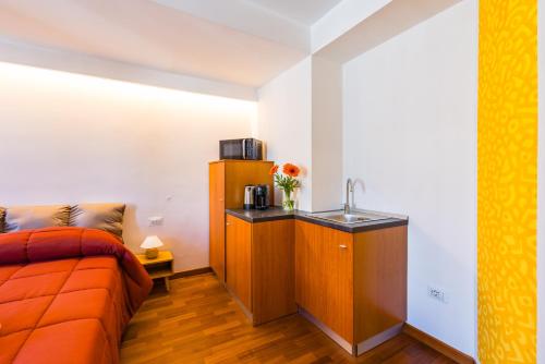 Small Double Room image 7