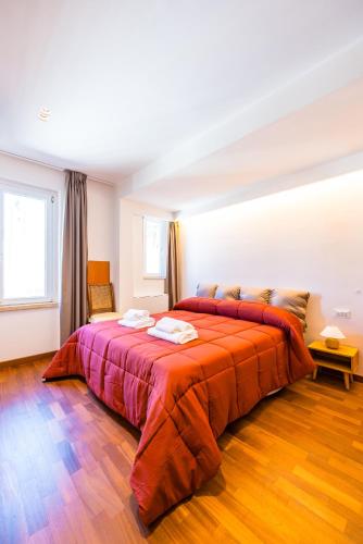 Small Double Room image 6
