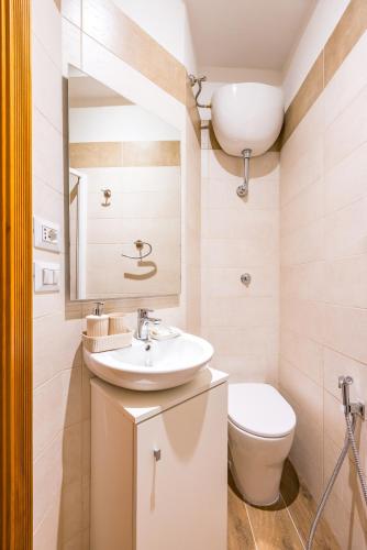 Small Double Room image 2
