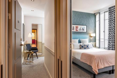 room detail thumbnail 1