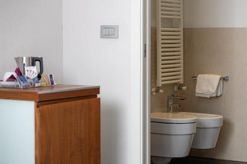 Double Room image 3
