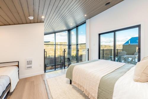 . STOKE Luxury Cabin 1 with epic views