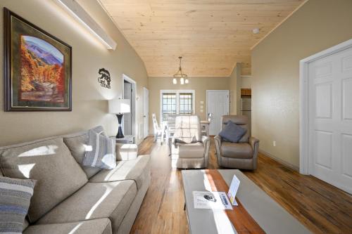 Carr's Northside Hotel and Cottages near Alamo Steakhouse & Saloon