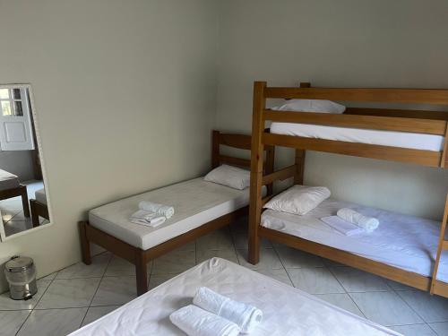 1 double bed, 1 twin bed