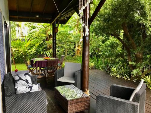 Faré Anaiti Moorea (Fare Anaiti Moorea) in ニュウラ