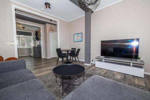 Felles stue/TV-område, Bjarnabúð (Bjarnabuð) in Húsavík sentrum