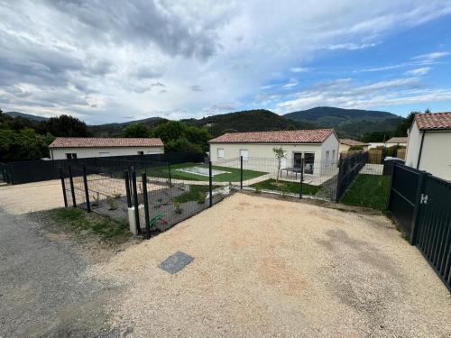 Les Villas du Lignon - Votre escapade en Ardèche avec piscine privée (Les Villas du Lignon - Votre escapade en Ardeche avec piscine privee) in Pont-de-Labeaume