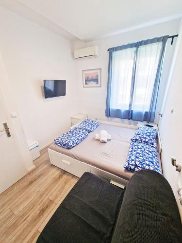 Double Room with Shared Bathroom image 3