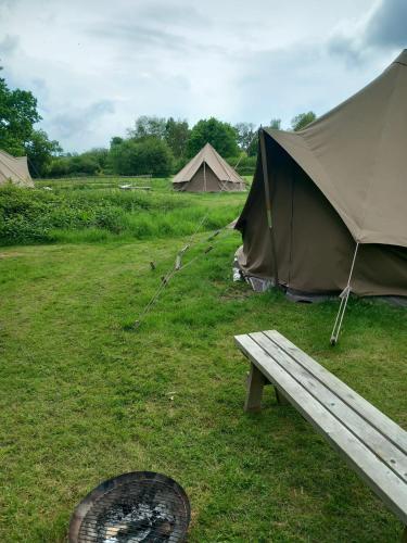 Gaggle of Geese Pub - Shepherd Huts & Bell Tents