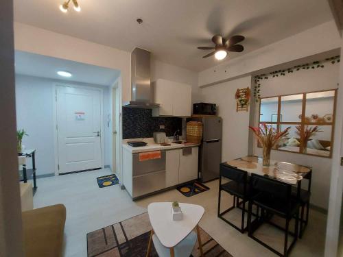 Azure Urban Resort Condo Paranaque near NAIA Airport Free Highspeed WIFI and Netflix in Manila