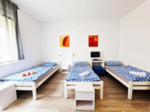 Triple Room with Shared Bathroom image 1