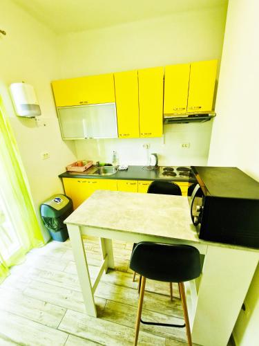 Twin Room with Shared Toilet image 4