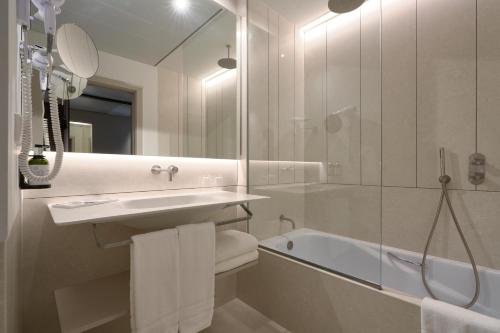 Hotel Bécquer - image 11