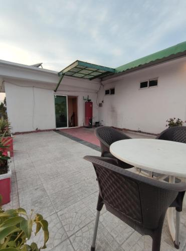 Centrally Located Four Bedroom Penthouse - image 8