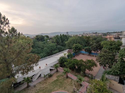 Centrally Located Four Bedroom Penthouse - image 2