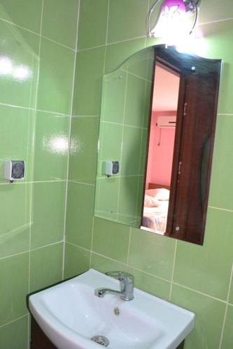 Double Room image 4