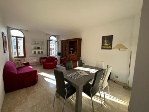 Venice Homes & Holidays - Tap to explore photos