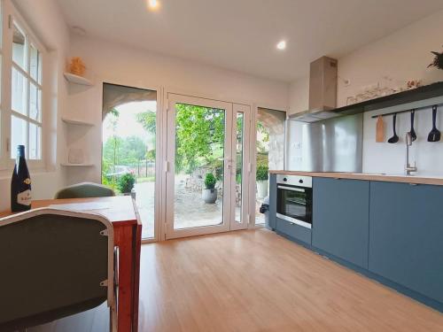 Gite lumineux avec jardin, terrasse et vue gîte à louer Lodève