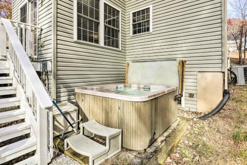 Albrightsville Home with Hot Tub Ski and Relax! in Albrightsville, USA