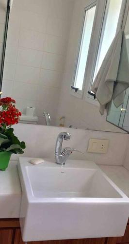 Apto na Praia Brava climatizado 100 metros do mar in Praia Brava