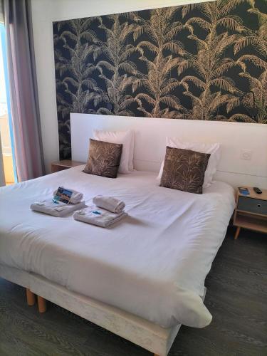 Double Room with Balcony - Sea and Street View