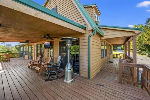 Lakefront Retreat With Mountain Views, Private Boat Launch And Dock Lakefront Retreat With Mountain Views, Private Boat Launch And Dock