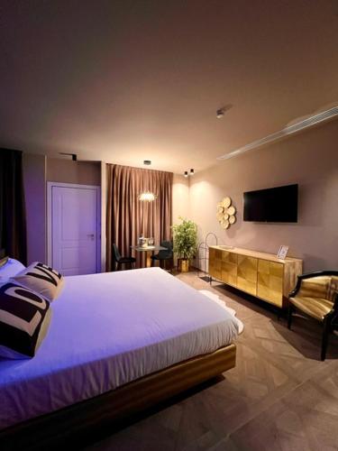 Hotel Motel Top Room Type - Suite with Spa Bath