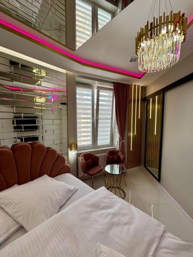Apartament "Gold Luxury Dubai" Centrum z dużą wanną dla Dwojga