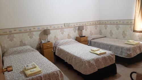 Basic Triple Room image 10