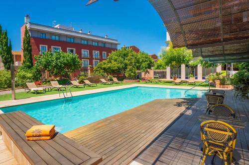  Apartaments Suites Sant Jordi in Montbrió del Camp