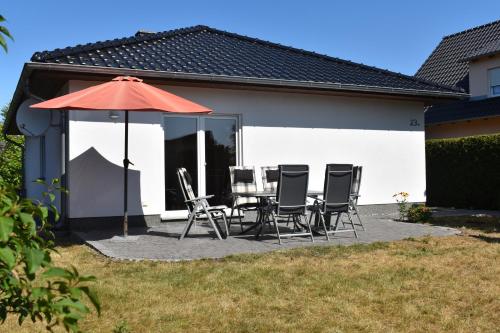 Ferienhaus Moritz - mit großem Garten in Ostseebad Karlshagen, Deutschland