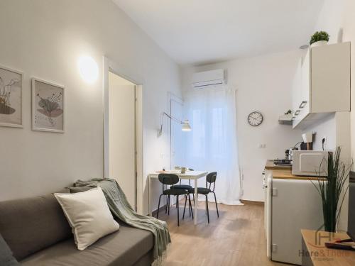 New Modern Apt - Treni 10min - Hiper WiFi - AC, Janov (fotografie 6)