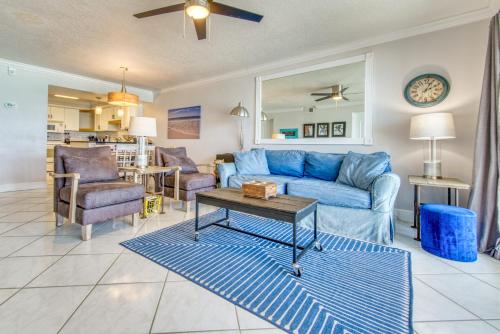 Beach House Condominiums A203 - Beachfront with Pool, WiFi, & Beach Service Beach House Condominiums A203 - Beachfront with Pool, WiFi, & Beach Service