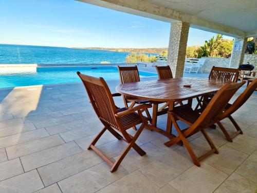 Villa Daniela - Villa con piscina privata e discesa a mare tra Catania e Siracusa, Augusta (foto 2)