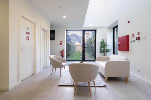 Host Wise - Central Private Flats - Terrace 2