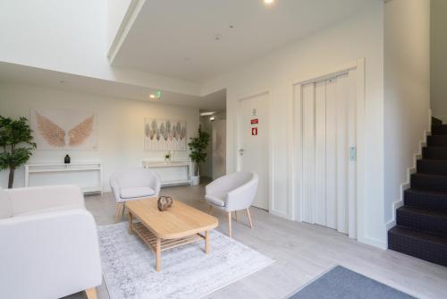 Host Wise - Central Private Flats - Terrace 5
