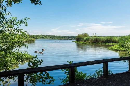 Zenith at Fleet Heights Apartment Three in ฟลีต เซ็นทรัล