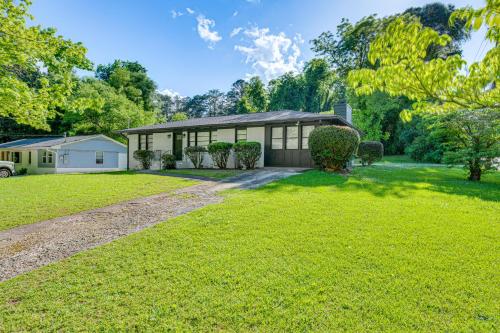 Chic College Park Cottage about 2 Mi to Main Street! in Atlanta, USA