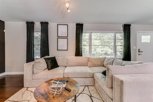 Chic College Park Cottage about 2 Mi to Main Street! in Atlanta, USA